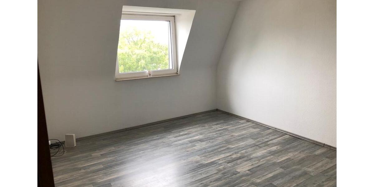 Dachgeschoßwohnung Essen Stadtbezirk III - 2.5 Zimmer, 56 m&sup2;, 135.000&euro; | Angebot:25353846