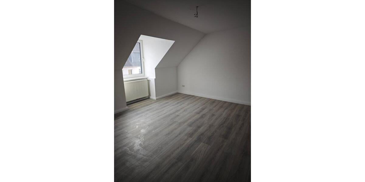 Dachgeschoßwohnung Gelsenkirchen Ückendorf - 4.5 Zimmer, 71 m&sup2;, 490&euro; | Angebot:26534184
