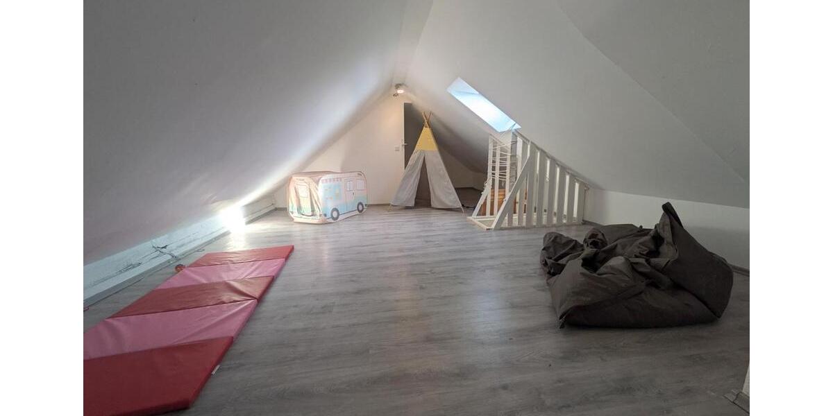 Dachgeschoßwohnung Bochum Günnigfeld - 4 Zimmer, 110 m&sup2;, 1.175&euro; | Angebot:26229036