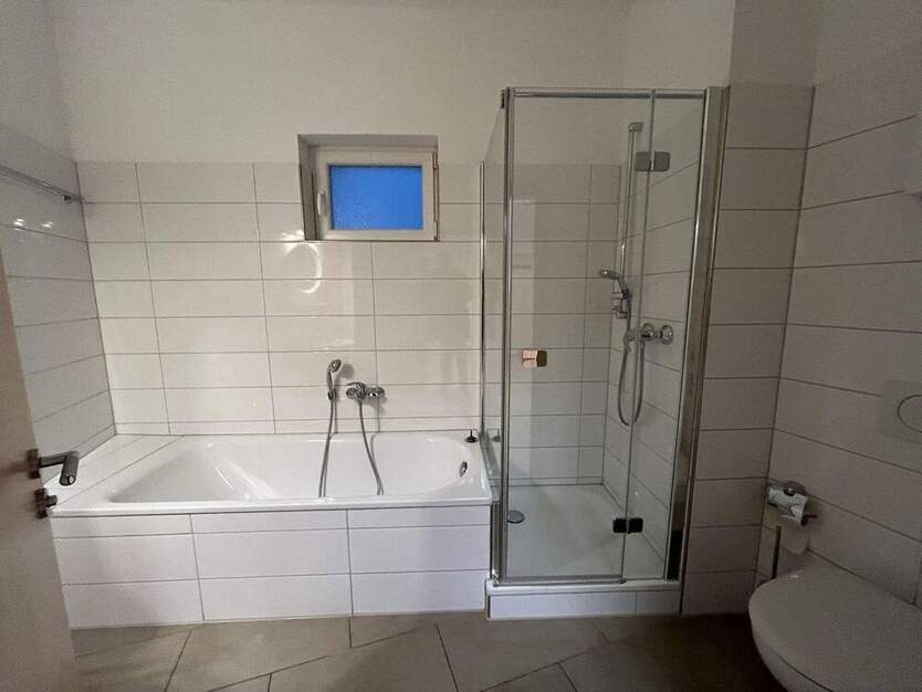 Attraktive GewerbeImmobilie zur Vermietung in Hagen - Moderne Bürofläche in Top-Lage mit Aufzug und Stellplatz!