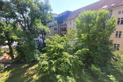 Helle, renovierungsbedürftige 2,5 Zimmer AltbauWohnung