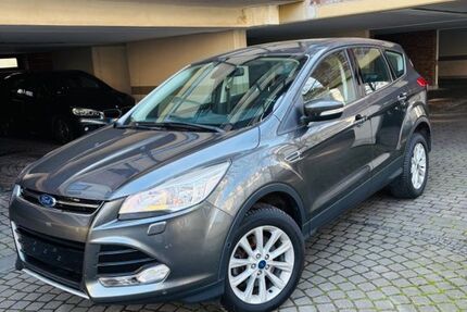 Ford Kuga 166.000 km 8.500 &euro; Essen 45355