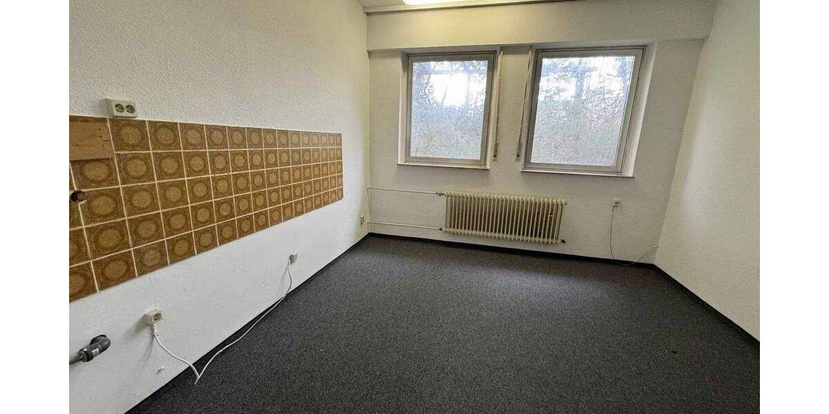 POTENZIALSTARKES BÜROHAUS MIT GARAGEN UND VIEL PLATZ IN DORTMUND BODELSCHWINGH zimmer