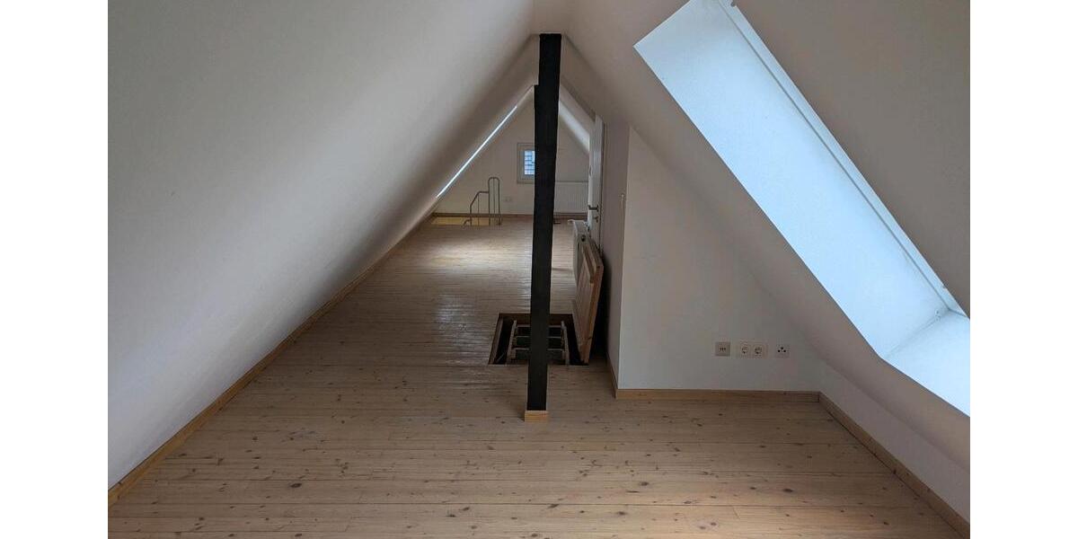 Dachgeschoßwohnung Essen Stadtbezirk II - 5 Zimmer, 79 m&sup2;, 850&euro; | Angebot:25176287