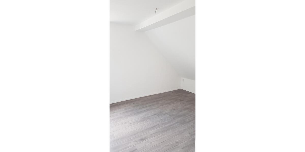 Dachgeschoßwohnung Gelsenkirchen Gelsenkirchen-Mitte - 4 Zimmer, 78 m&sup2;, 550&euro; | Angebot:26617907