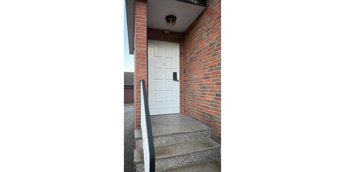 Doppelhaushälfte, großes Grundstück, Doppelgarage, unterkellert 7 zimmer