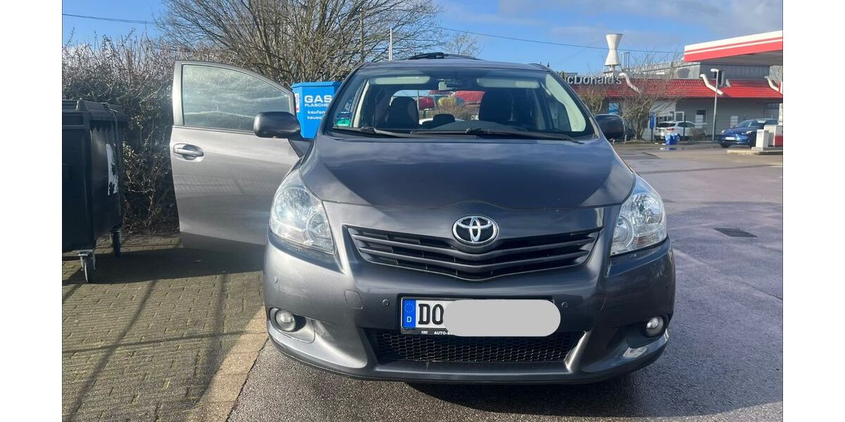 Toyota Verso 185.000 km 6.200 &euro; Dortmund 44309