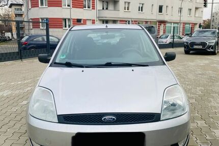 Ford Fiesta 144.500 km 3.300 &euro; Bochum 44789