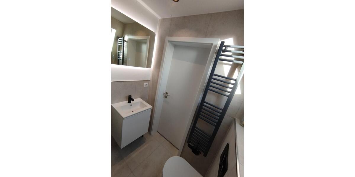 Dachgeschosswohnung ***frisch saniert und Toplage *** 3 zimmer