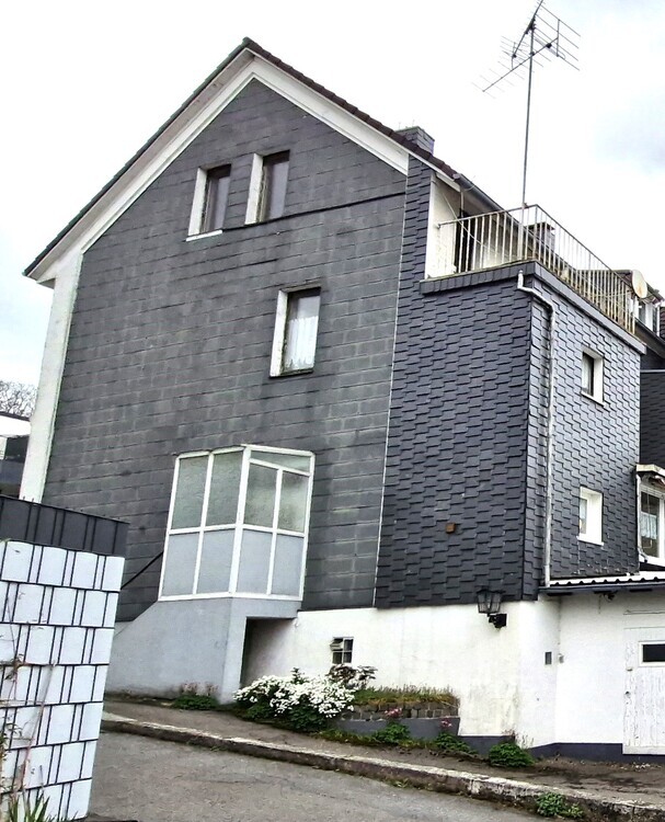 1-Fam. Haus mit Einliegerwohnung und Garagenhof zimmer