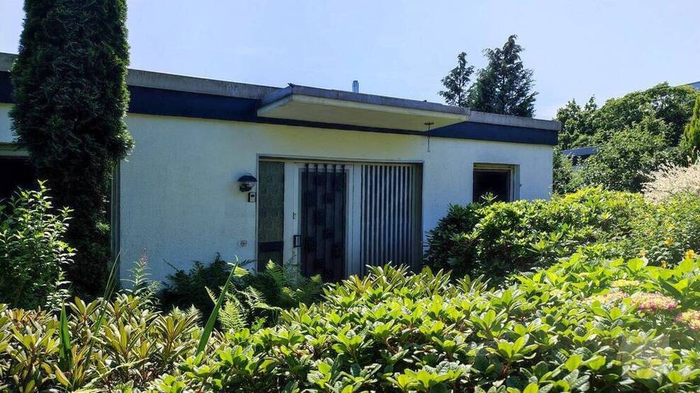 Leben im Einklang: Stilvoller Bungalow mit Naturschutzgebiet vor der Tür