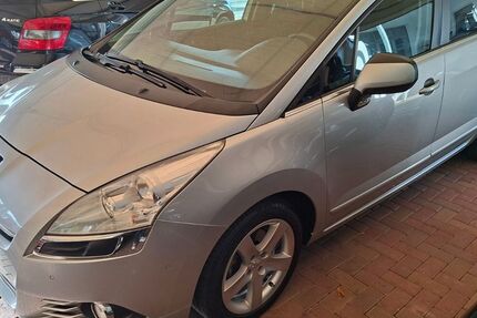 Peugeot 5008 152.800 km 4.350 &euro; Wülfrath 42489