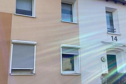 Sofort verfügbar! modernisierte 2-Zimmer-Wohnung mit kl. Terasse zimmer