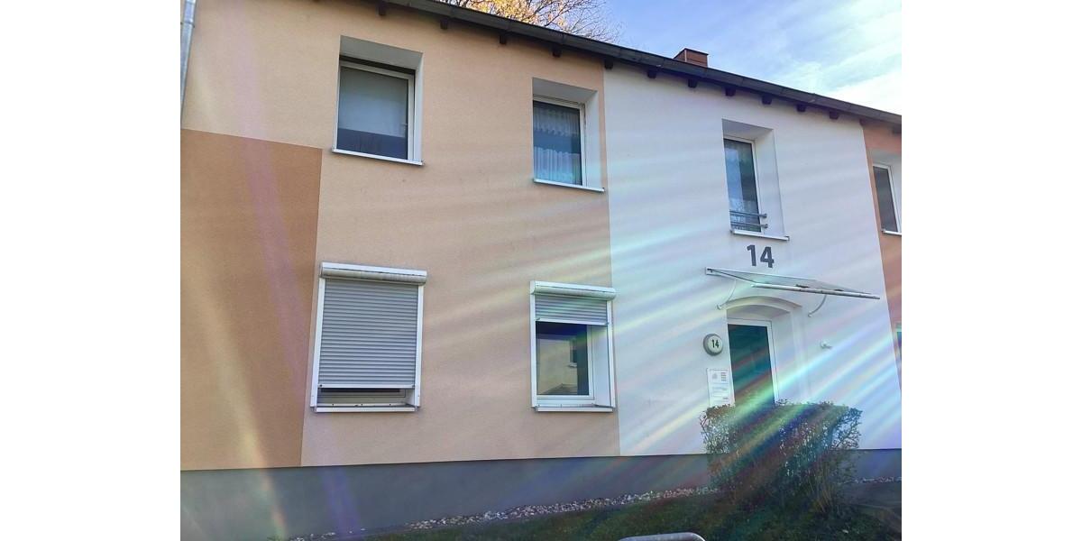 Sofort verfügbar! modernisierte 2-Zimmer-Wohnung mit kl. Terasse zimmer