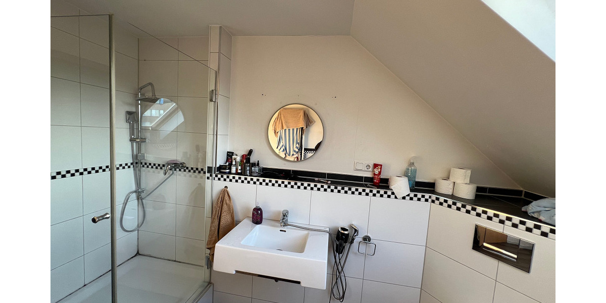 Investorenobjekt mit 3 Wohnungen, 2 Ladenlokalen und Erweiterungsmöglichkeiten 1 zimmer