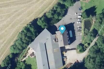 Halle mit 100 qm Wohnung zimmer