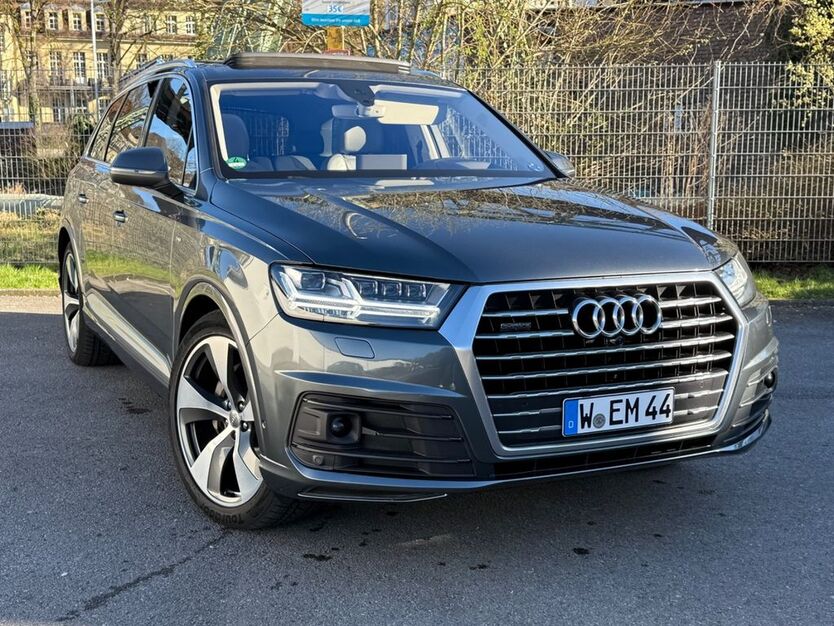 Audi Q7 220.000 km 26.499 € Wuppertal 42117