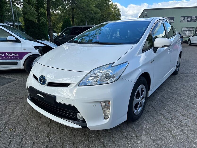 Toyota Prius 129.568 km 10.990 € Essen 45356
