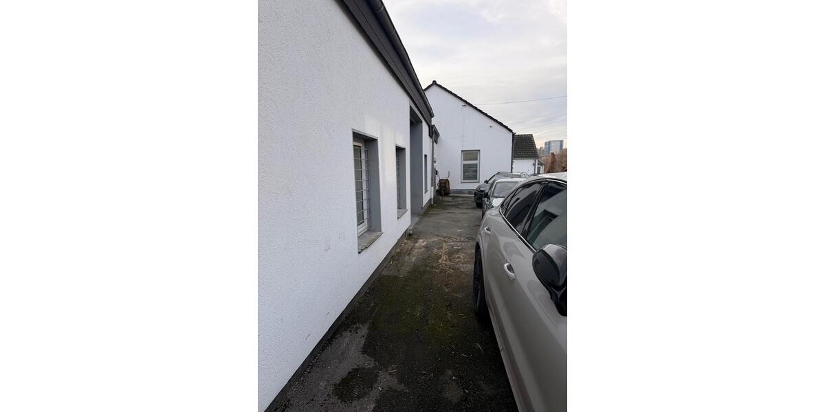 Lagerfläche mit Büroräumen – ca. 150–160 m² zimmer