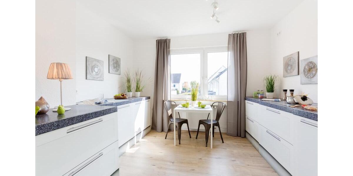 Top-sanierte Wohnung - einziehen und wohlfühlen - verkehrsberuhigte Lage - Tageslichtbad 2 zimmer