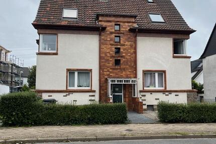 Mehrfamilienhaus mit Garten und 7 Garagen