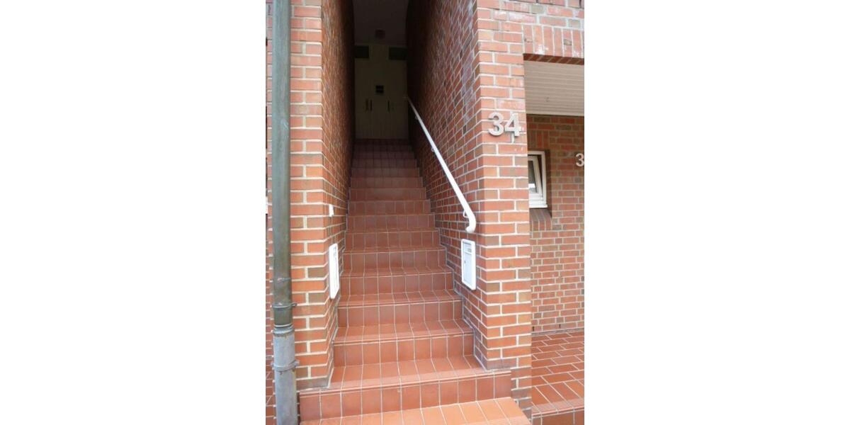 ***Singles aufgepasst*** wunderschöne Dachgeschosswohnung, 2 Balkone, Blick auf den Kanal 1.5 zimmer