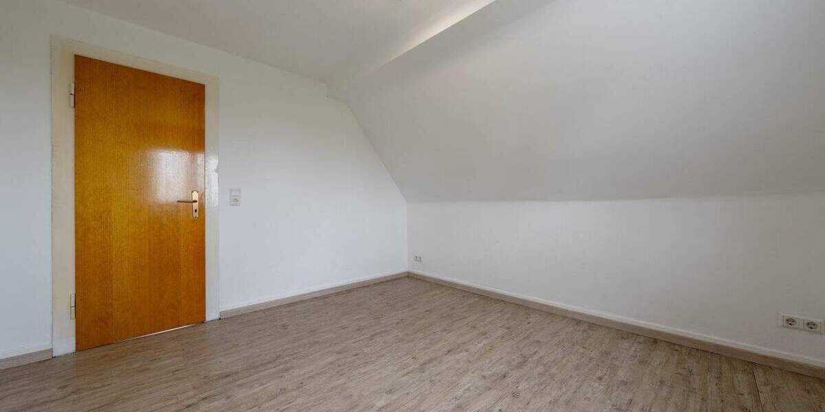 Renovierte Doppelhaushälfte mit Garten und Garage in zentrumsnaher Lage von Lünen 3 zimmer