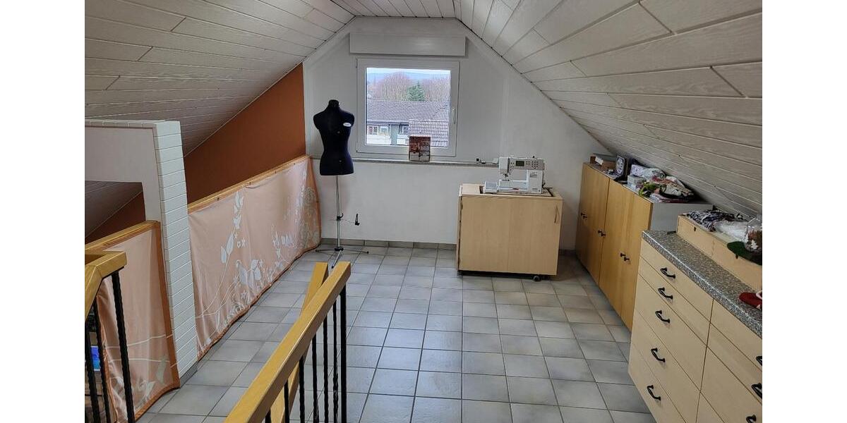 Großzügige DG-Wohnung in ruhiger Lage ohne Provision 4.5 zimmer