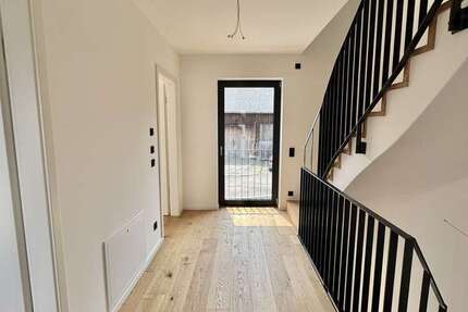 Haus zum Mieten in Pentling 1.800 € 157.41 m²