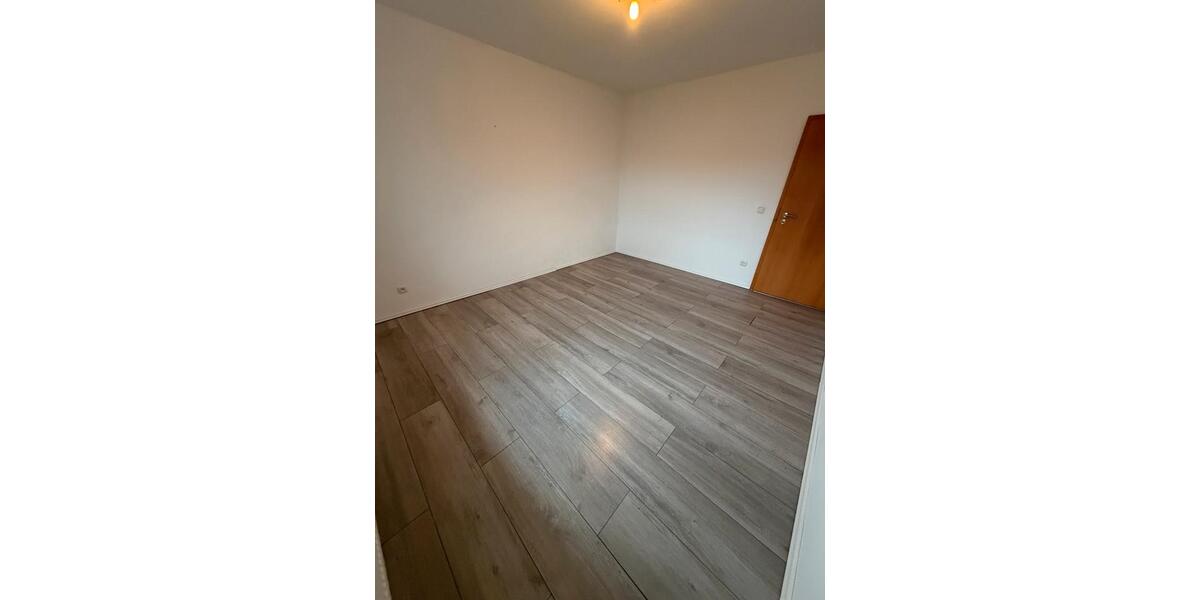 Etagenwohnung Essen Stadtbezirk VI - 4 Zimmer, 100 m&sup2;, 1.100&euro; | Angebot:25596582