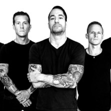 Raised Fist 15.10.2026 Gleis 9