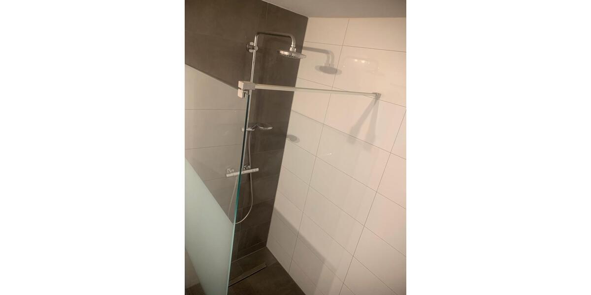 Helle Zweieinhalbzimmer-Wohnung im 1. OG mit 64 m2 2 zimmer