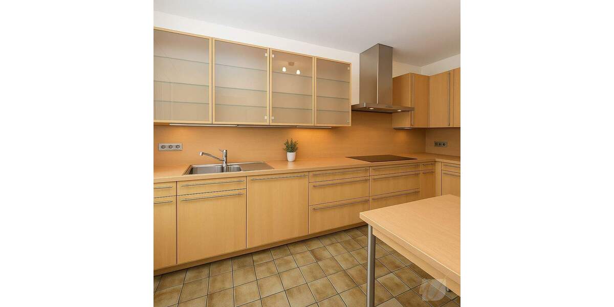 Exklusives Haus-im-Haus-Konzept mit traumhaftem Garten und privater Wellnessoase 4 zimmer