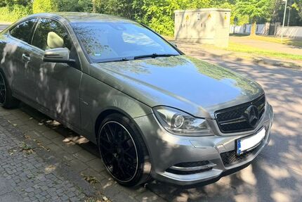 Mercedes-Benz C 250 237.400 km 7.600 &euro; Essen 45133