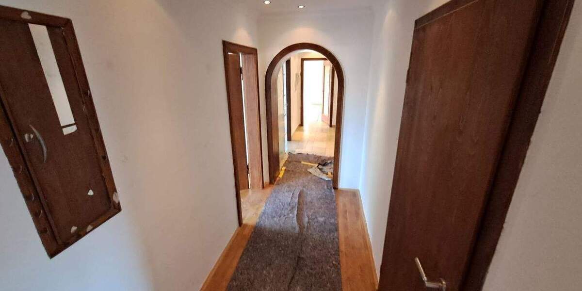 Zweifamilienhaus in ruhiger Lage und großzügigem Grundstück 7 zimmer