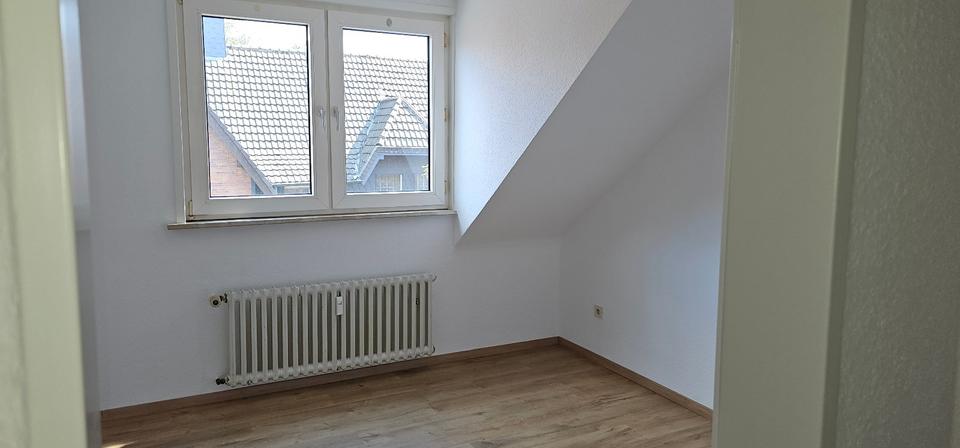 3 12 Raum DG-Wohnung in Gelsenkirchen-Erle mit Balkon 3.5 zimmer