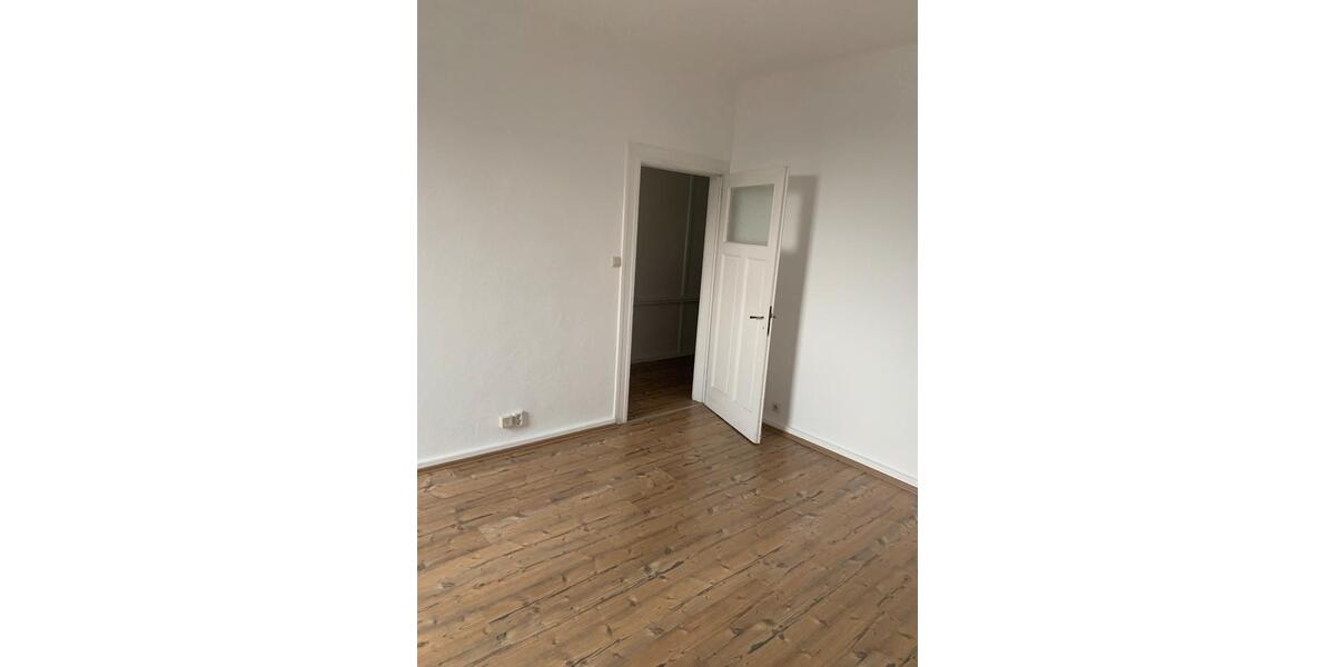 RE-West Altbauwohnung 2 Zi., KDB, DG, 55 qm, saniert, kein Balkon 2.5 zimmer
