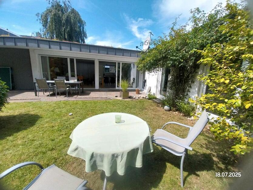 sanierter Winkelbungalow mit Blick ins Grüne, von privat