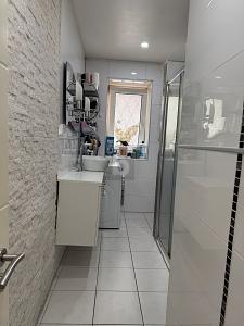 ERDGESCHOSS, SOFORT VERFÜGBAR & GARTENNUTZUNG 3 zimmer