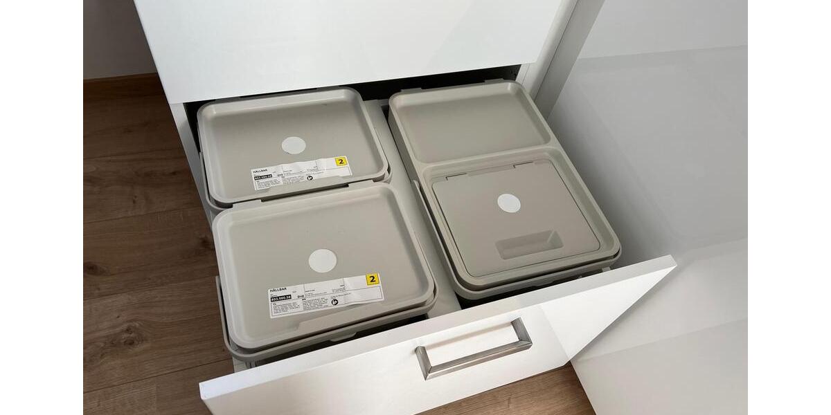 Komplett sanierte DG-Wohnung im Altbau (mit moderner Einbauküche) 3 zimmer