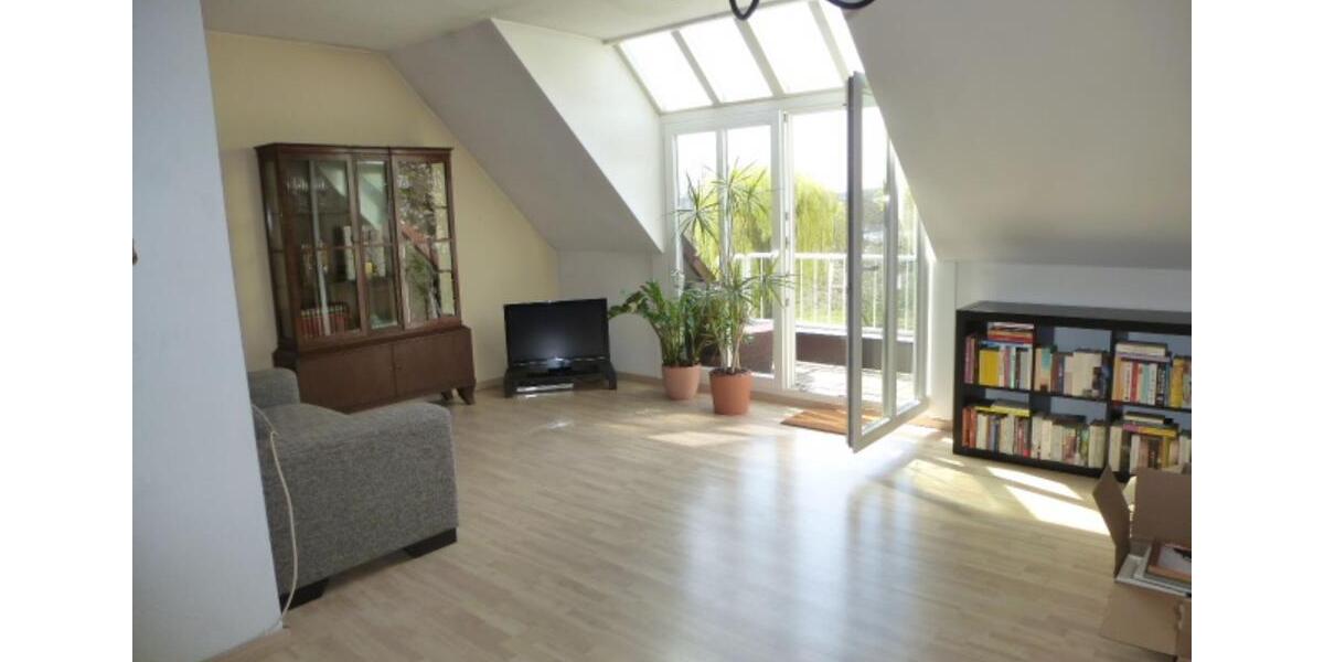 ***Singles aufgepasst*** wunderschöne Dachgeschosswohnung, 2 Balkone, Blick auf den Kanal 1.5 zimmer