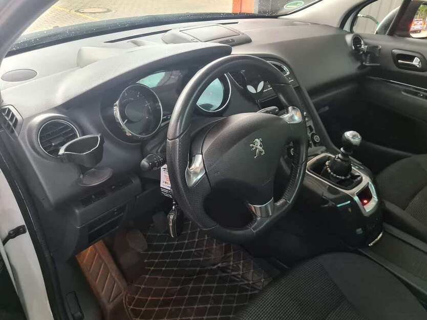 Peugeot 5008 27.000 km 6.500 € Styrum (Mülheim an der Ruhr) 45476