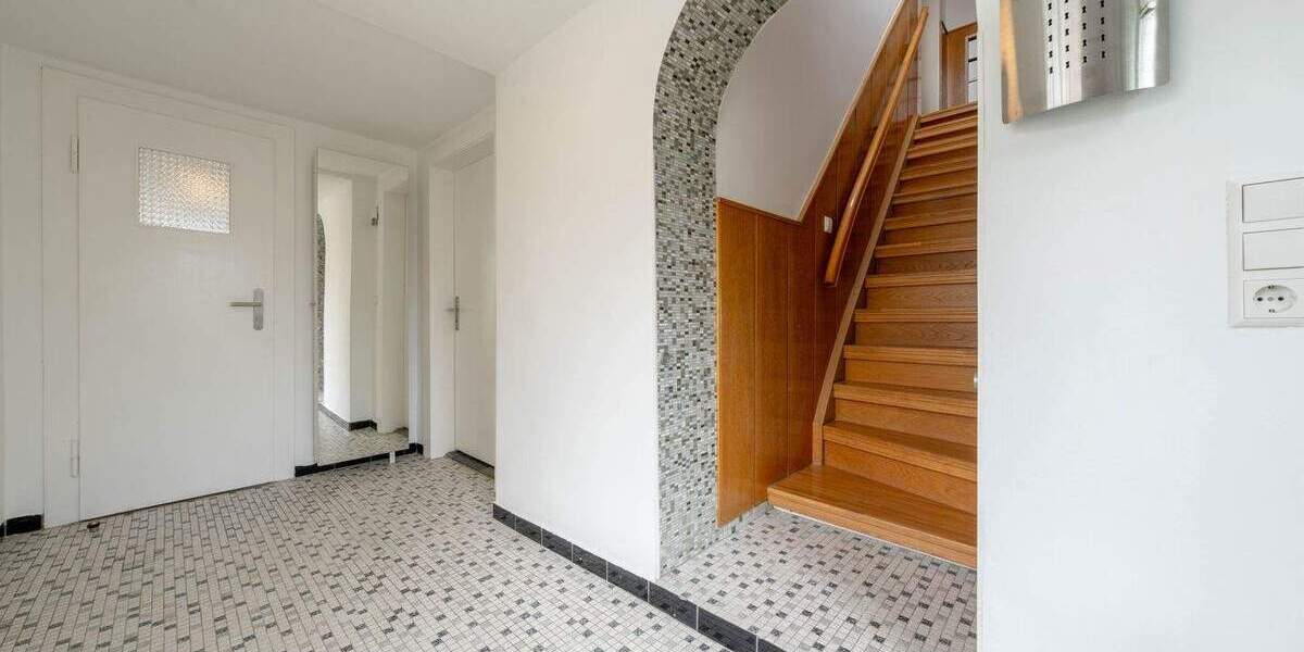 Renovierte Doppelhaushälfte mit Garten und Garage in zentrumsnaher Lage von Lünen 3 zimmer