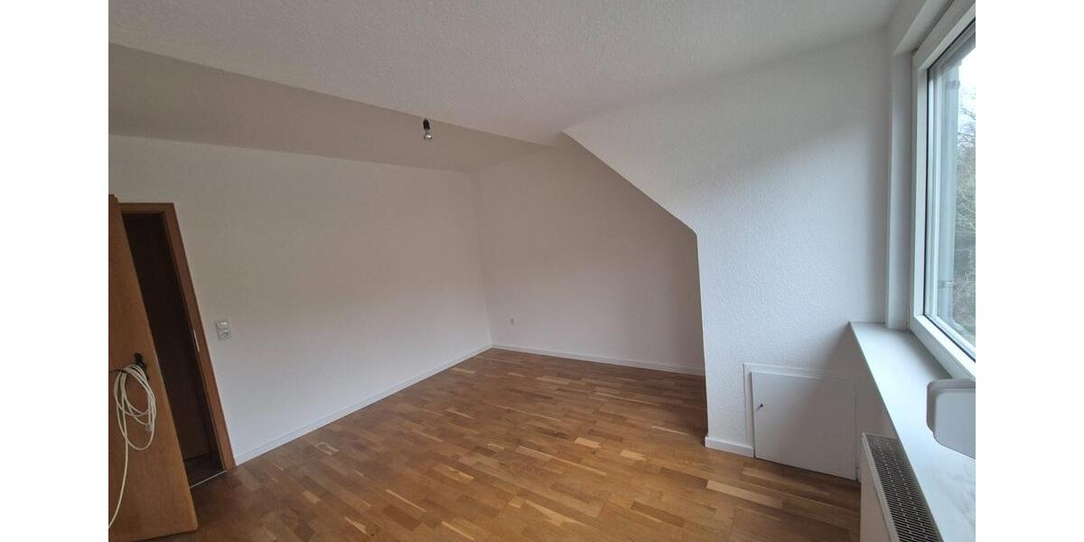 Dachgeschoßwohnung Bochum Bochum-Südwest - 3.5 Zimmer, 61 m&sup2;, 590&euro; | Angebot:25766912