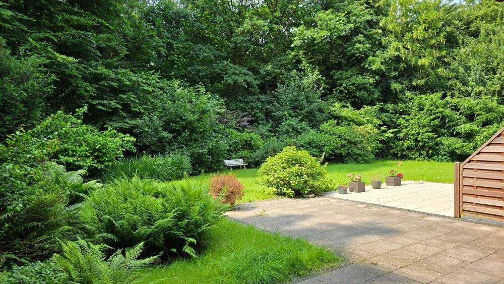 *** Im Dornröschenschlaf! *** geräumig und familienfreundlich *** Terrassenwohnung am Wald *** 5 zimmer