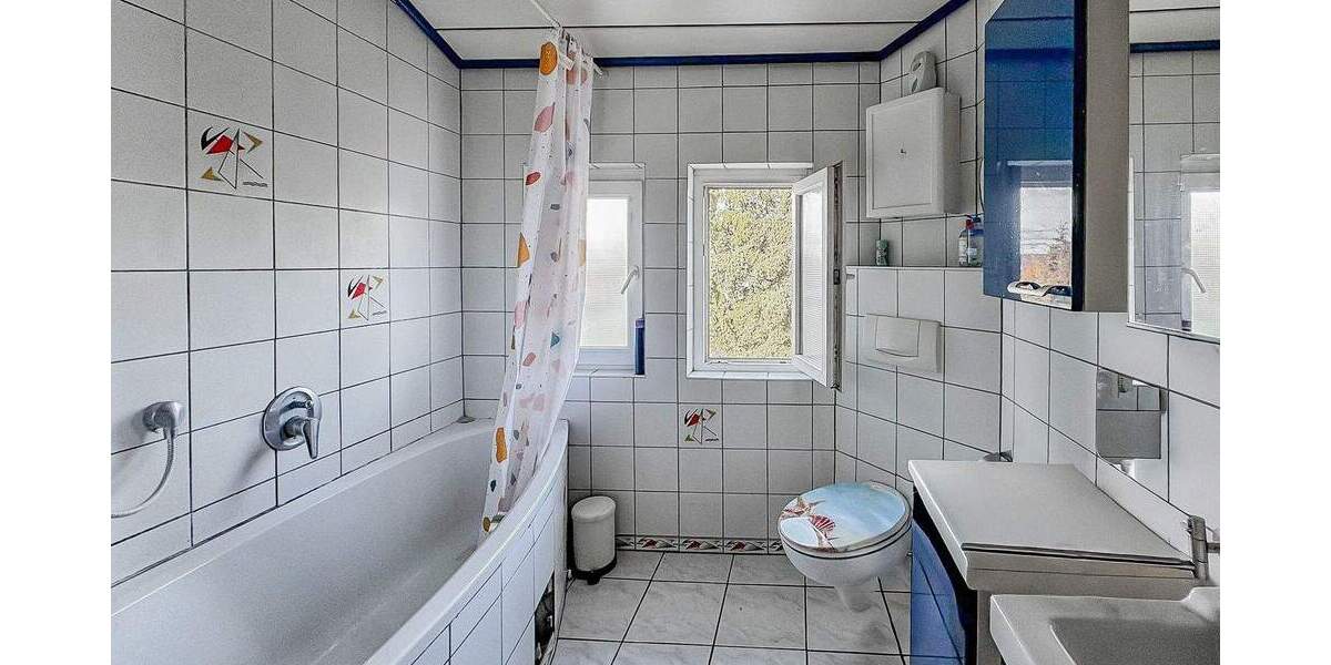 Ein- Zweifamilienhaus - Doppel- & Einzelgarage - Garten - FREIGEZOGEN 9 zimmer