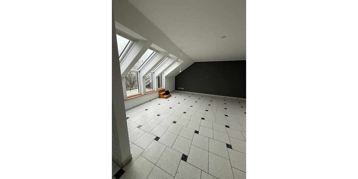 3-Zimmer-DG-Wohnung ca. 100 qm mit Balkon in Velbert 3 zimmer