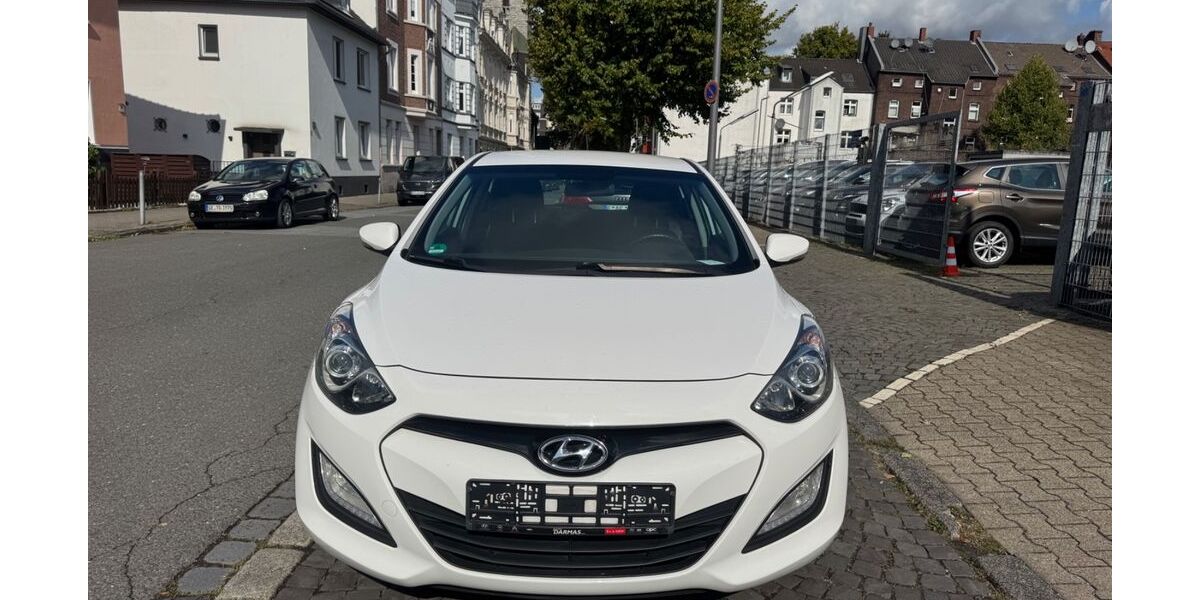 Hyundai i30 148.000 km 8.799 &euro; Gelsenkirchen 45879