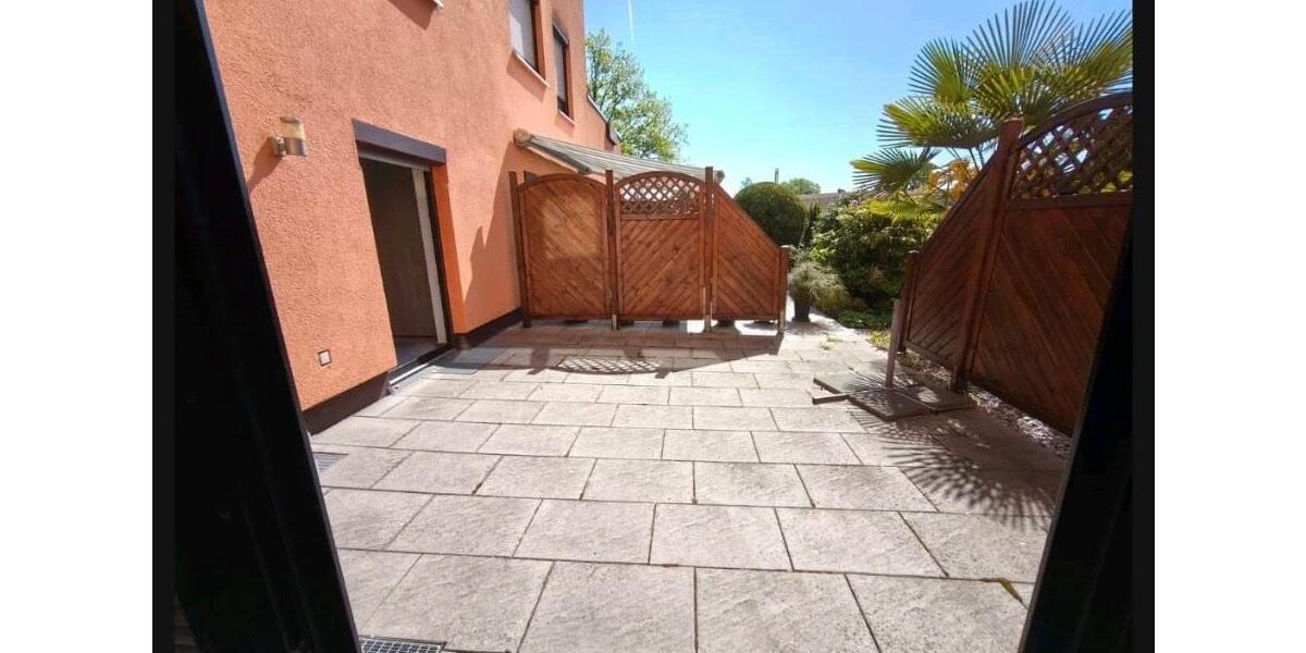 Ebenerdige 3,5 Zimmer-EG-Wohnung inkl, Sonnenterrasse und Küche zimmer