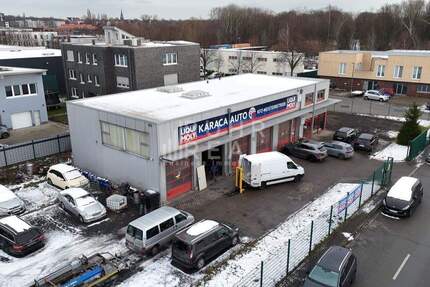 Lagerfläche mit Hebebühnen | 5 ebenerdige Rolltore | Umkleiden zimmer